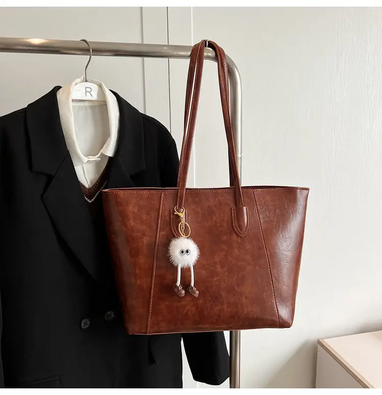 Women Large Capacity Shoulder Bag Brown Leather 2025 — feature 40