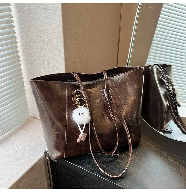 Women Large Capacity Shoulder Bag Brown Leather 2025 — feature 42