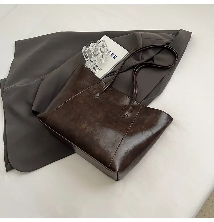 Women Large Capacity Shoulder Bag Brown Leather 2025 — feature 7