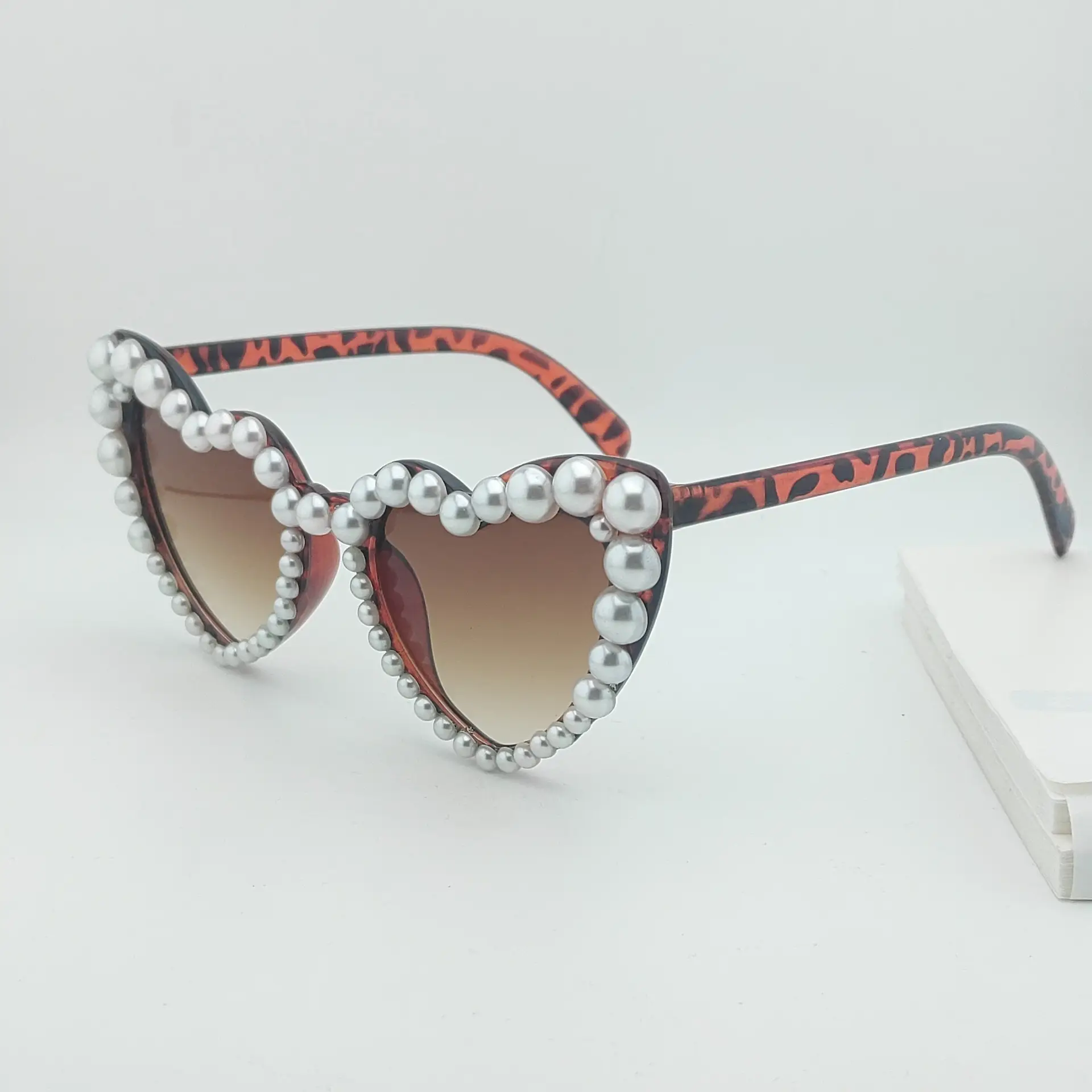 Women Heart Pearl Sunglasses Summer Glasses - Image 3