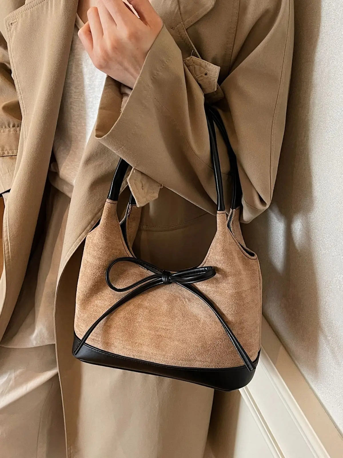 Large Capacity Women's Tote Bag with Bow - Image 9
