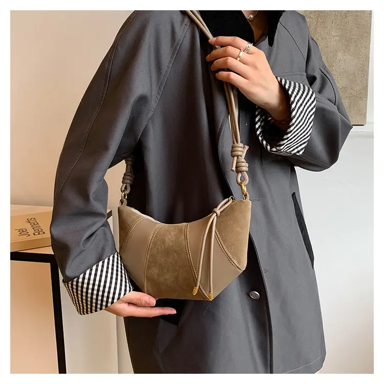 Women's Retro Brown Croc Shoulder Bag 2025 — feature 17