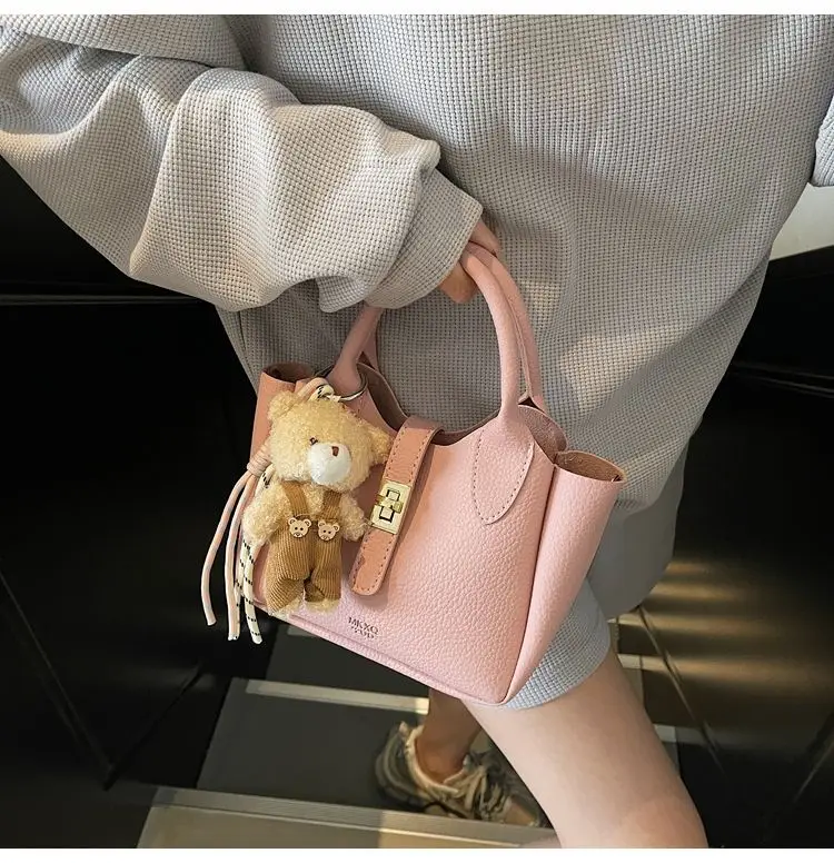 Women's Beige Leather Shoulder Crossbody Bag 2026 — feature 24