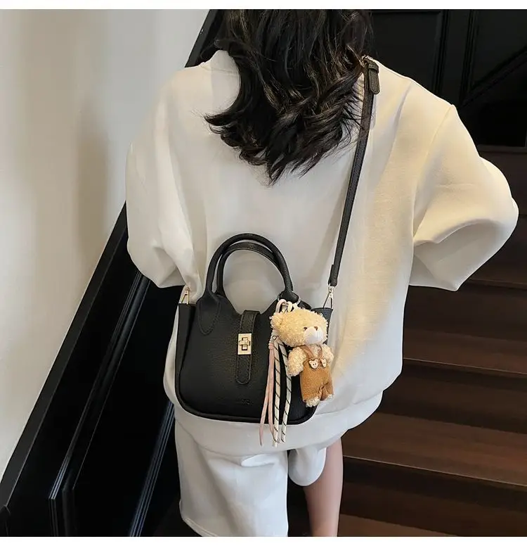 Women's Beige Leather Shoulder Crossbody Bag 2026 — feature 28