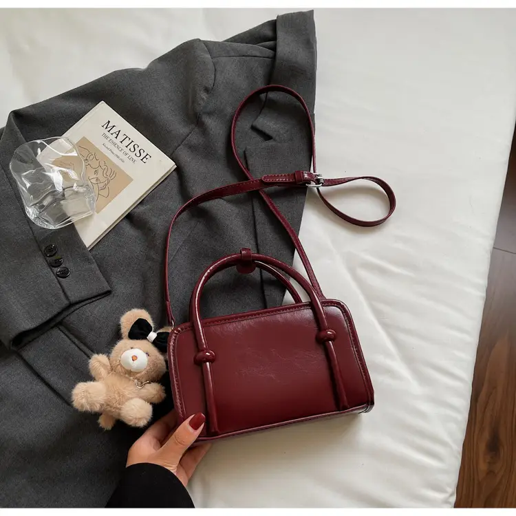 Retro Crossbody Bag Brown Leather Miu Series 2025 — feature 18
