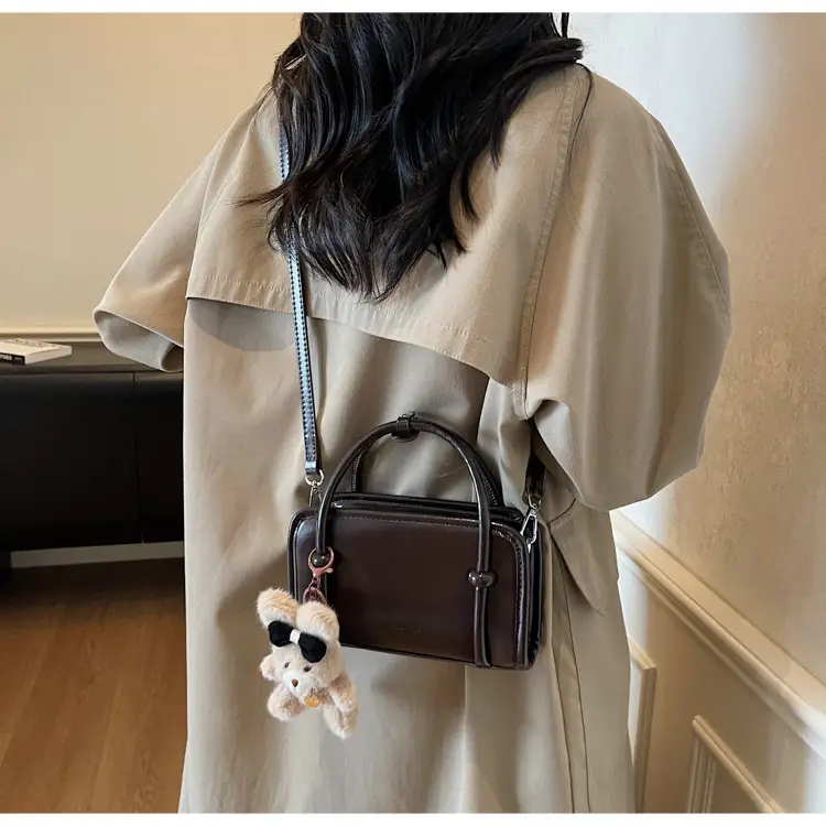Retro Crossbody Bag Brown Leather Miu Series 2025 — feature 32