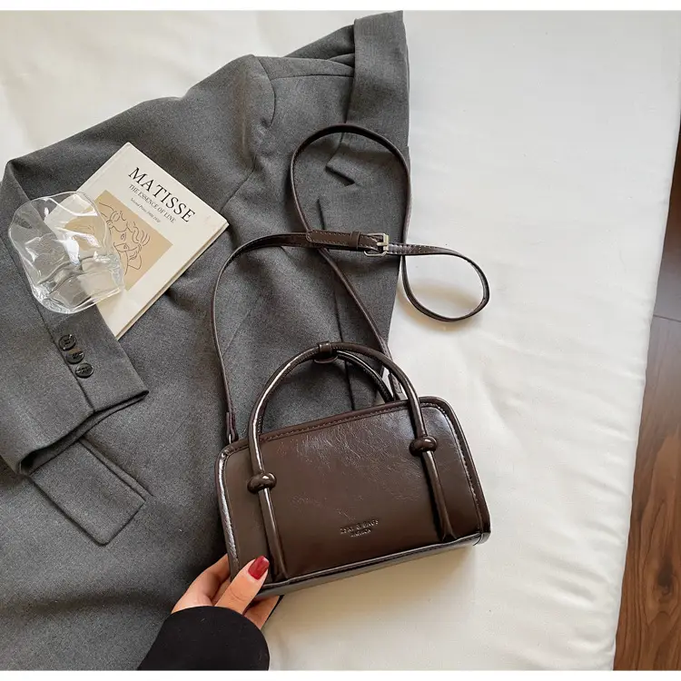 Retro Crossbody Bag Brown Leather Miu Series 2025 - Image 3