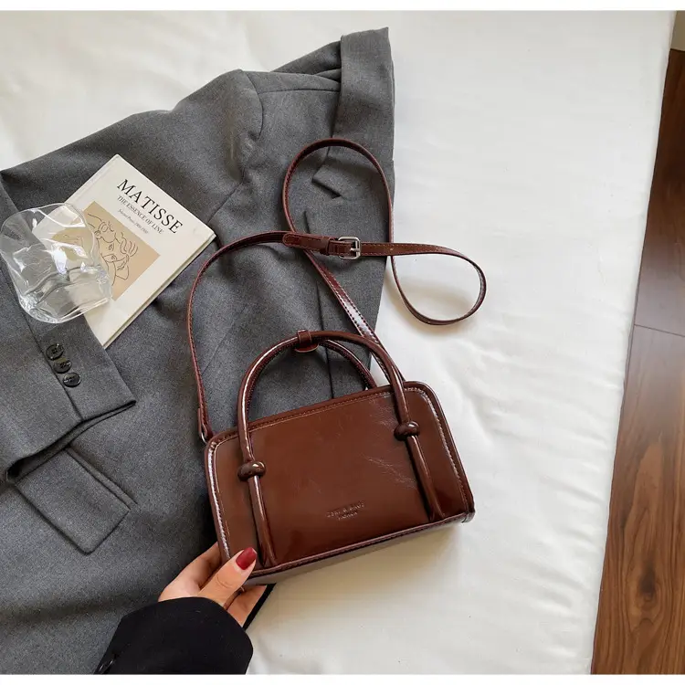 Retro Crossbody Bag Brown Leather Miu Series 2025 - Image 5