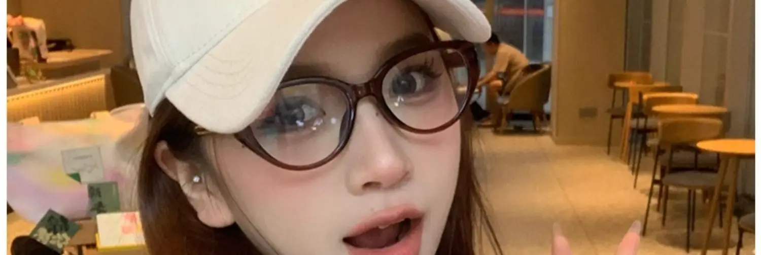 Korean Style Women Baseball Cap with Letter Embroidery — feature 7