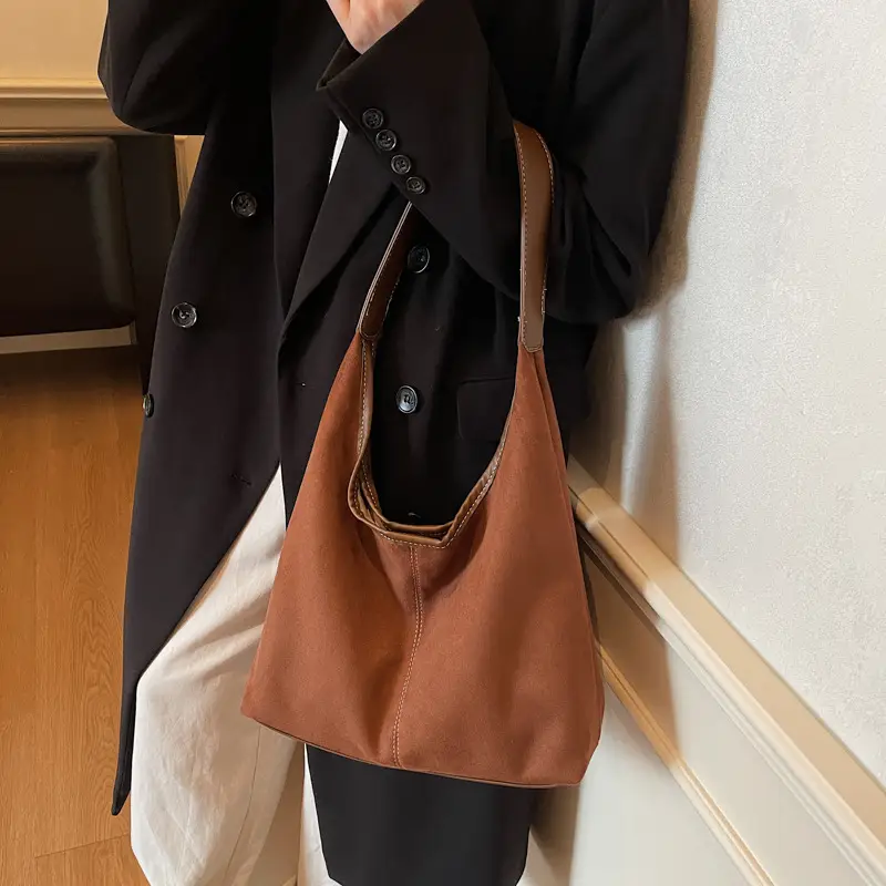 New Soft-Sided Shoulder Bag with Large Capacity & Retro Design - Image 8