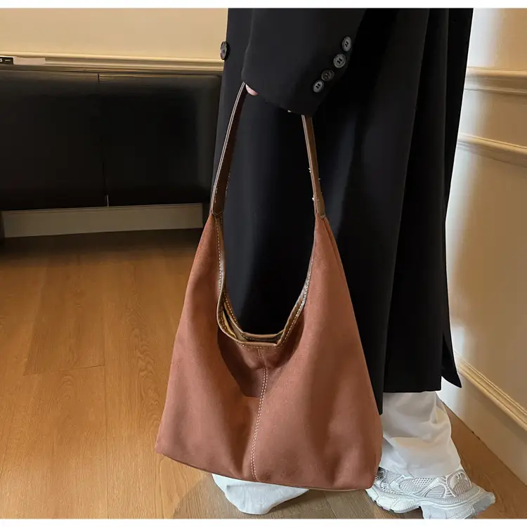 New Soft-Sided Shoulder Bag with Large Capacity & Retro Design — feature 31