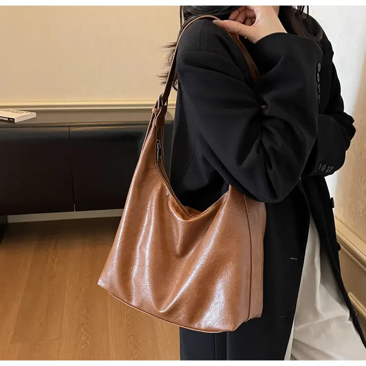 Brown Leather Shoulder Bag for Women Commuter High-End — feature 15
