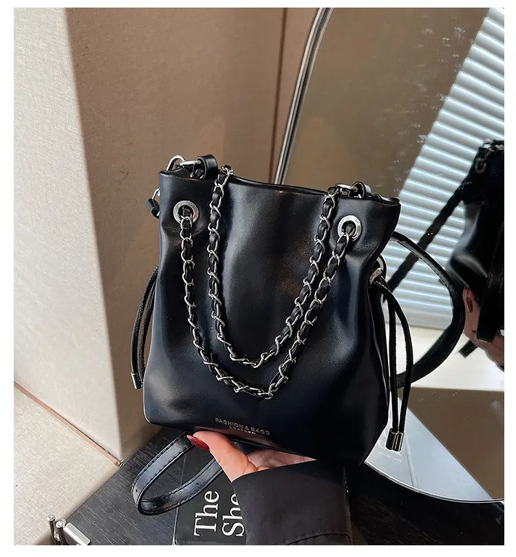 Black Leather Chain Shoulder Bag for Women 2025 — feature 1