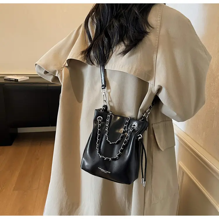 Black Leather Chain Shoulder Bag for Women 2025 — feature 16
