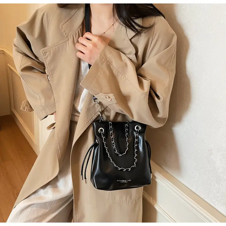 Black Leather Chain Shoulder Bag for Women 2025 — feature 17
