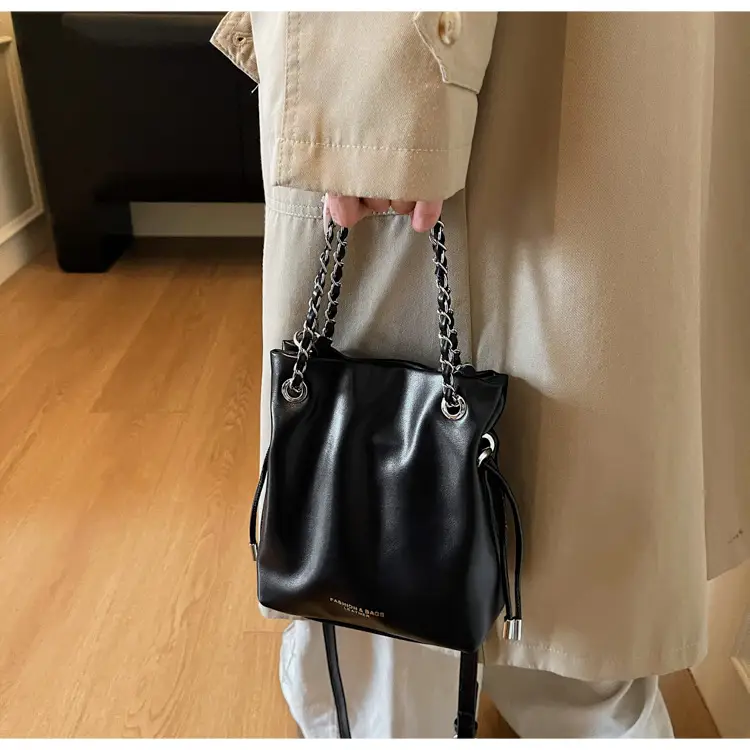 Black Leather Chain Shoulder Bag for Women 2025 — feature 18