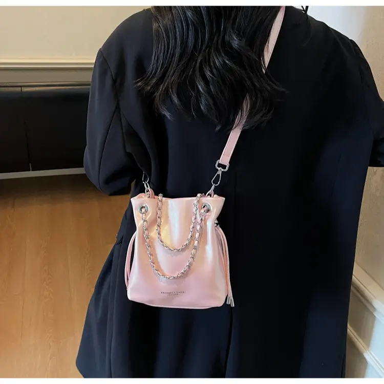 Black Leather Chain Shoulder Bag for Women 2025 — feature 19