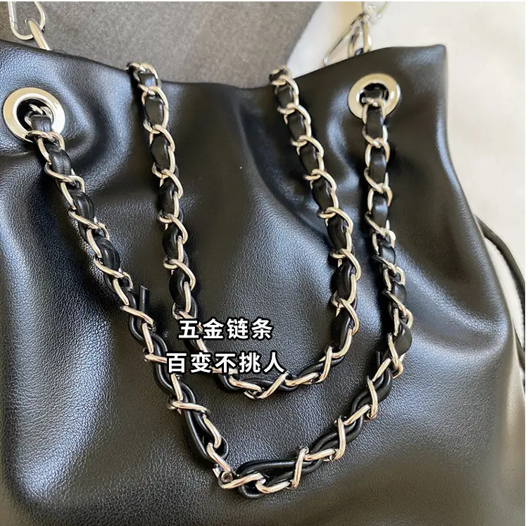 Black Leather Chain Shoulder Bag for Women 2025 — feature 3