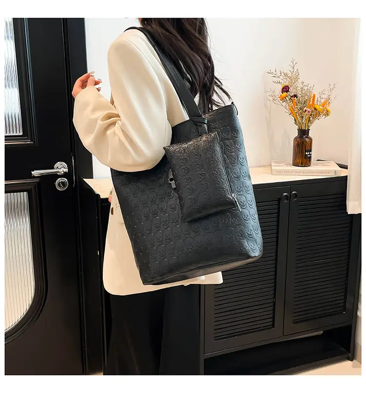 2026 Style Skull Tote Bag Large Capacity Leather — feature 7