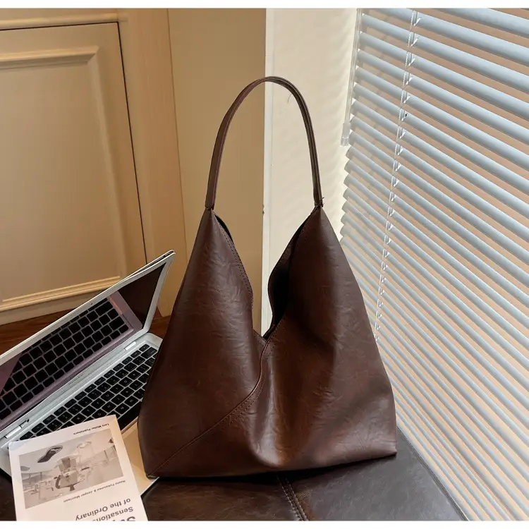 Black Leather Tote Bag for Women 2026 — feature 10