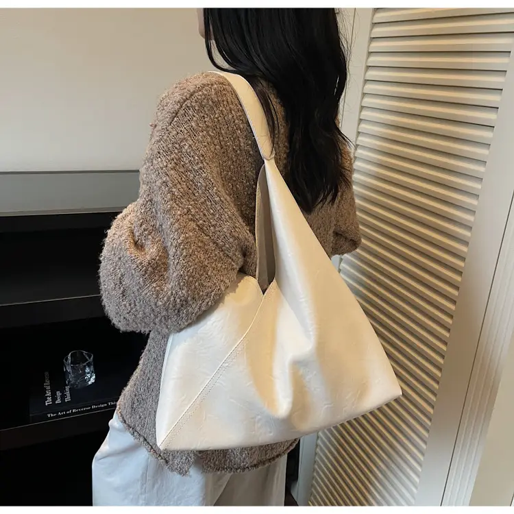 Black Leather Tote Bag for Women 2026 — feature 21
