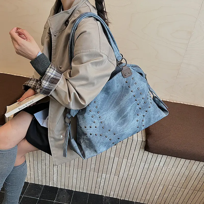 Stylish Grey Leather Shoulder Bag for Women - Image 6