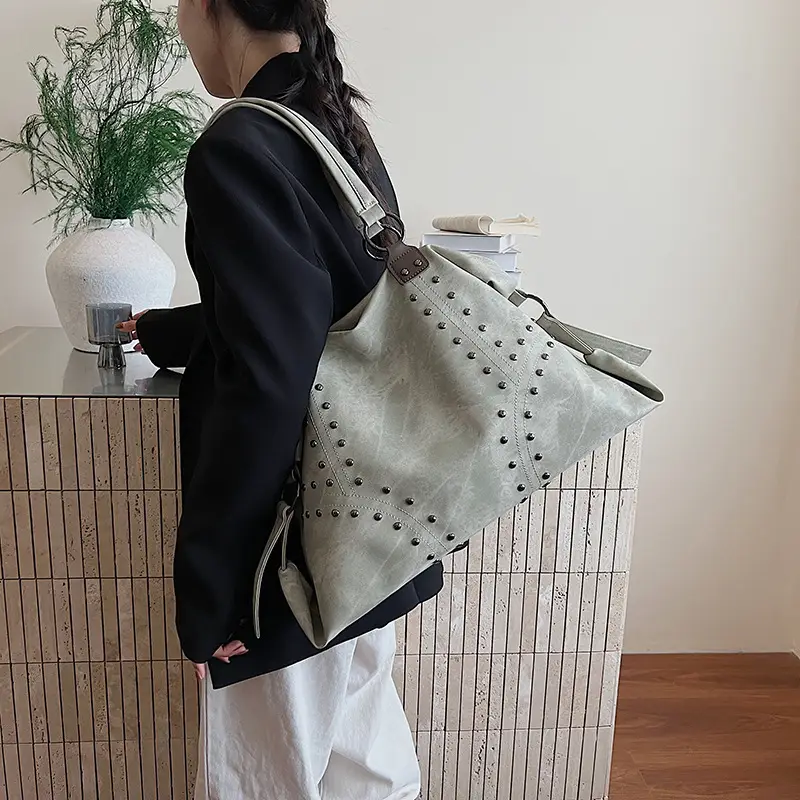 Stylish Grey Leather Shoulder Bag for Women - Image 8