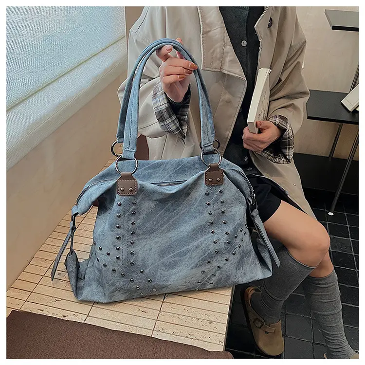 Stylish Grey Leather Shoulder Bag for Women — feature 13