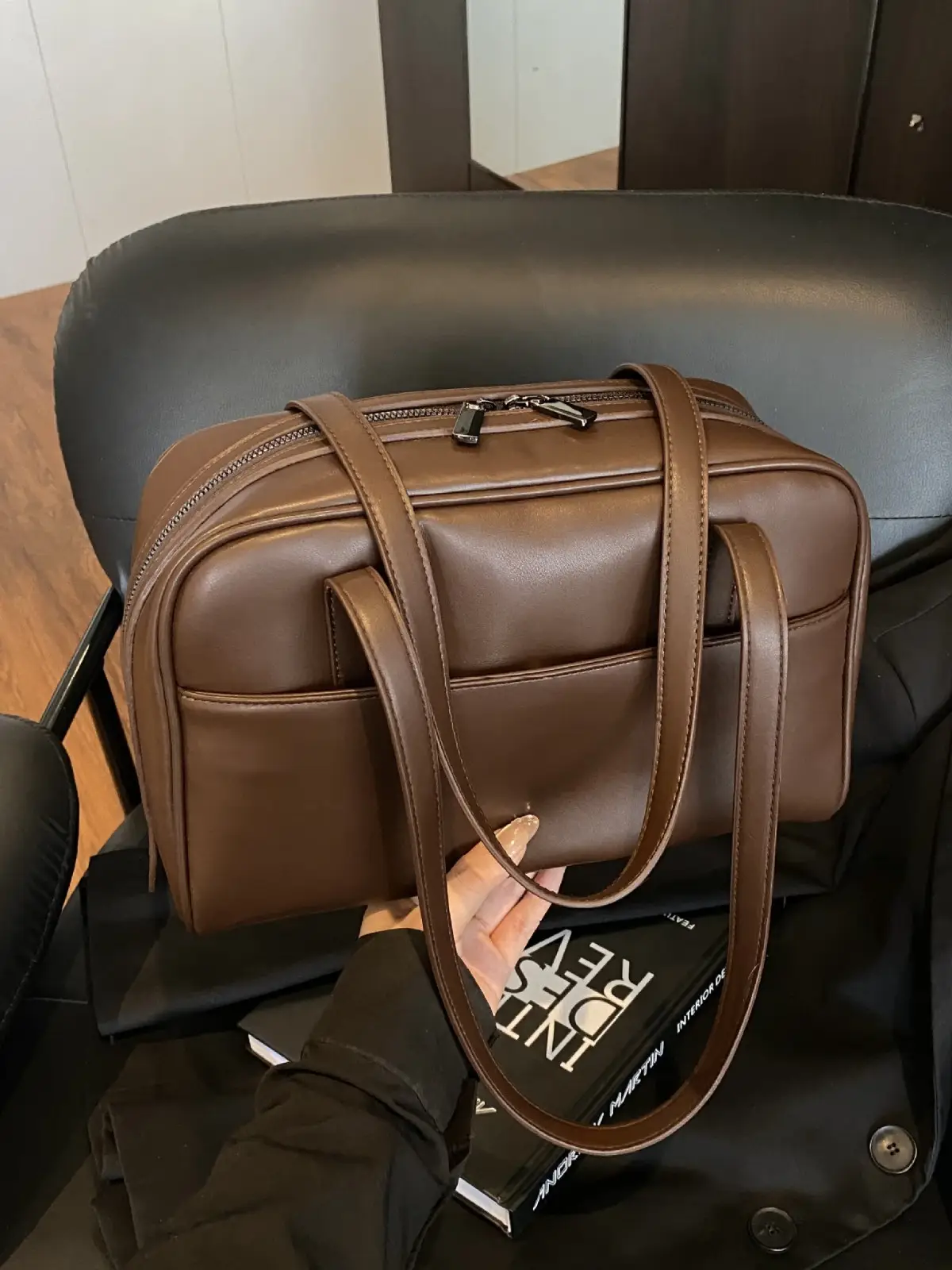 Retro Brown Shoulder Bag Large Capacity Women's Niche Texture - Image 5