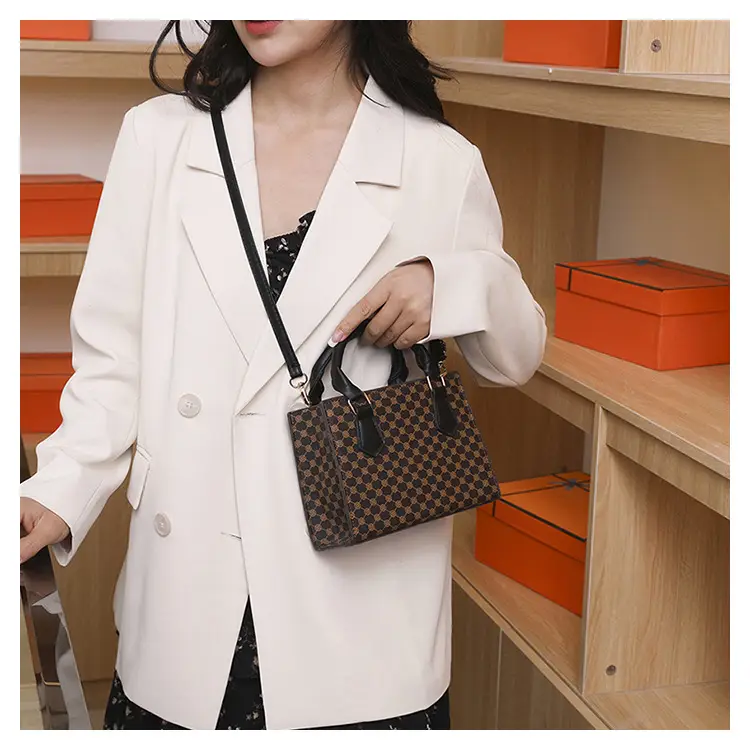 Women's Retro Checkered Shoulder Bag for Commuting — feature 11
