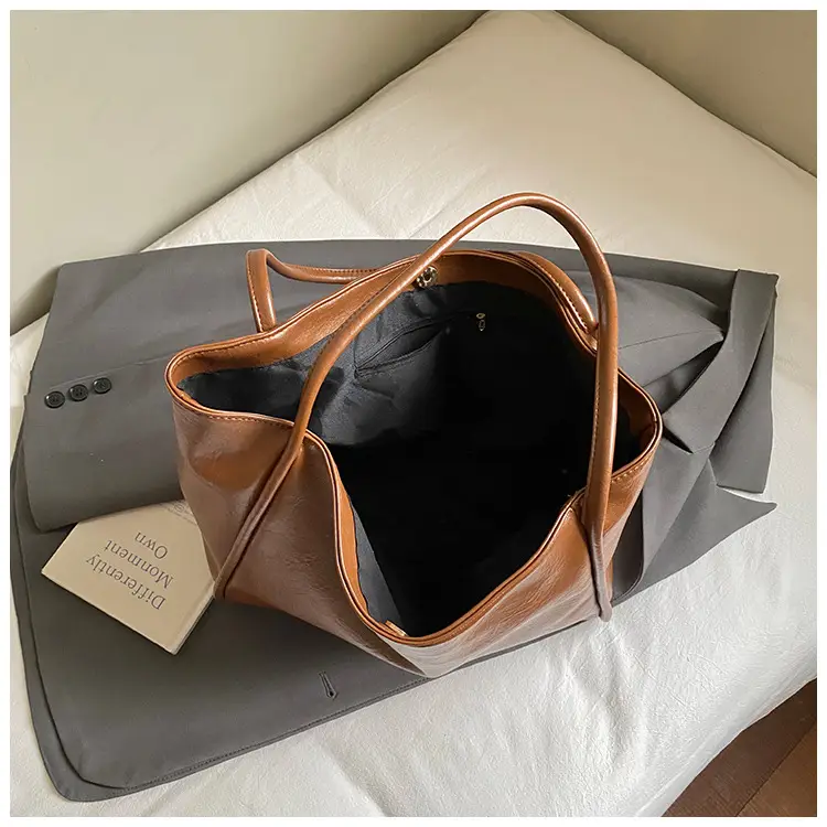 Women Large Capacity Leather Tote Bag Brown 2025 — feature 15