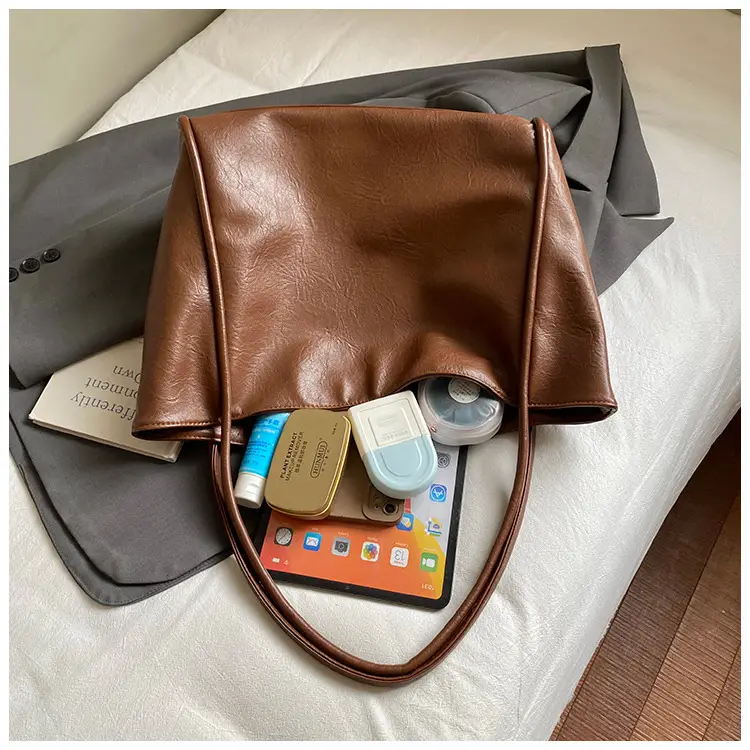 Women Large Capacity Leather Tote Bag Brown 2025 — feature 25