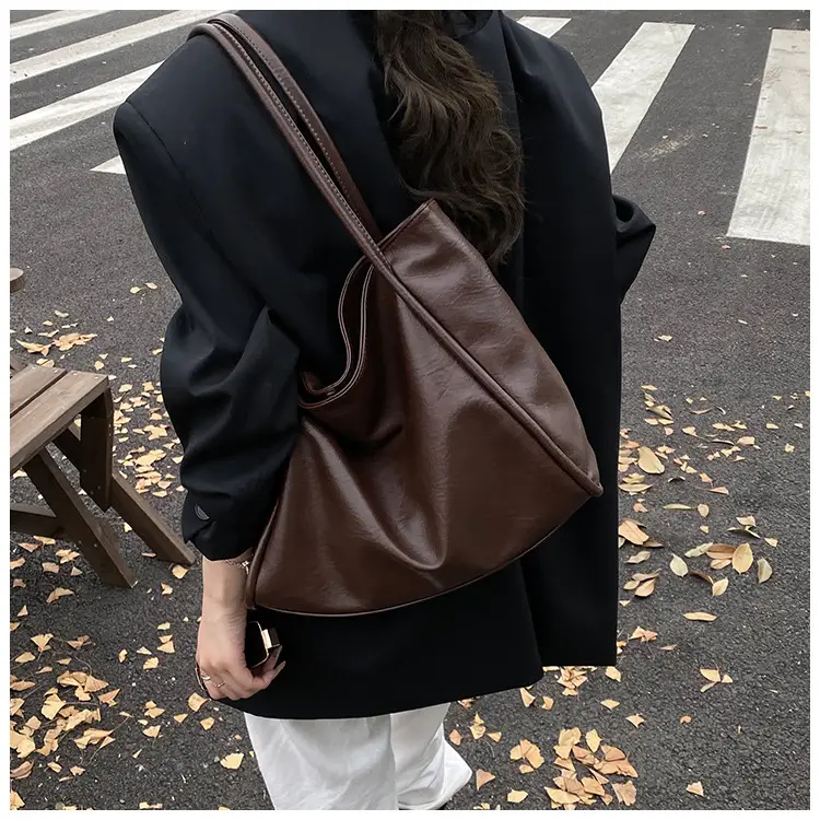 Women Large Capacity Leather Tote Bag Brown 2025 — feature 36