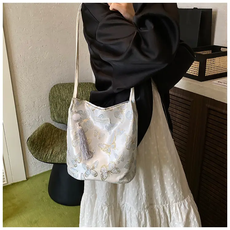 Women's Butterfly Print Shoulder Bag 2025 — feature 11