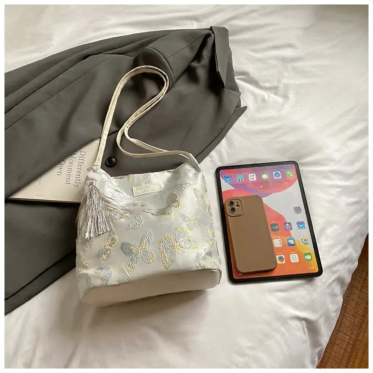 Women's Butterfly Print Shoulder Bag 2025 — feature 4