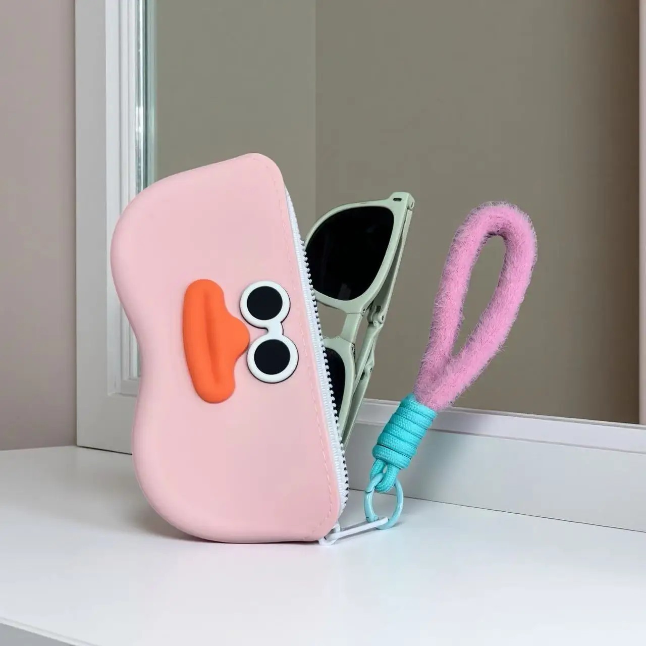 Pink Cartoon Glasses Case with Waterproof Sunglasses Storage Bag — feature 7