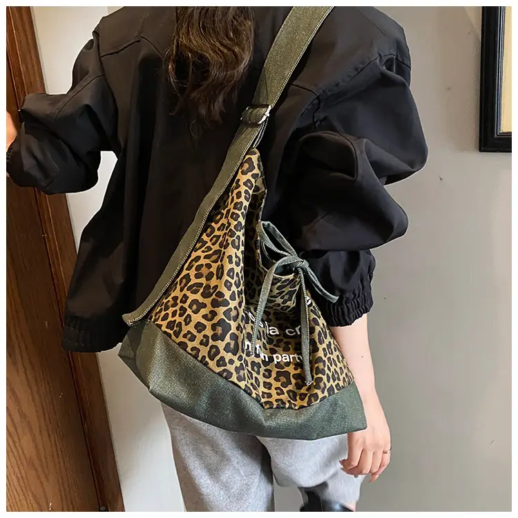 New Korean Style Leopard Print Denim Shoulder Bag — feature 4