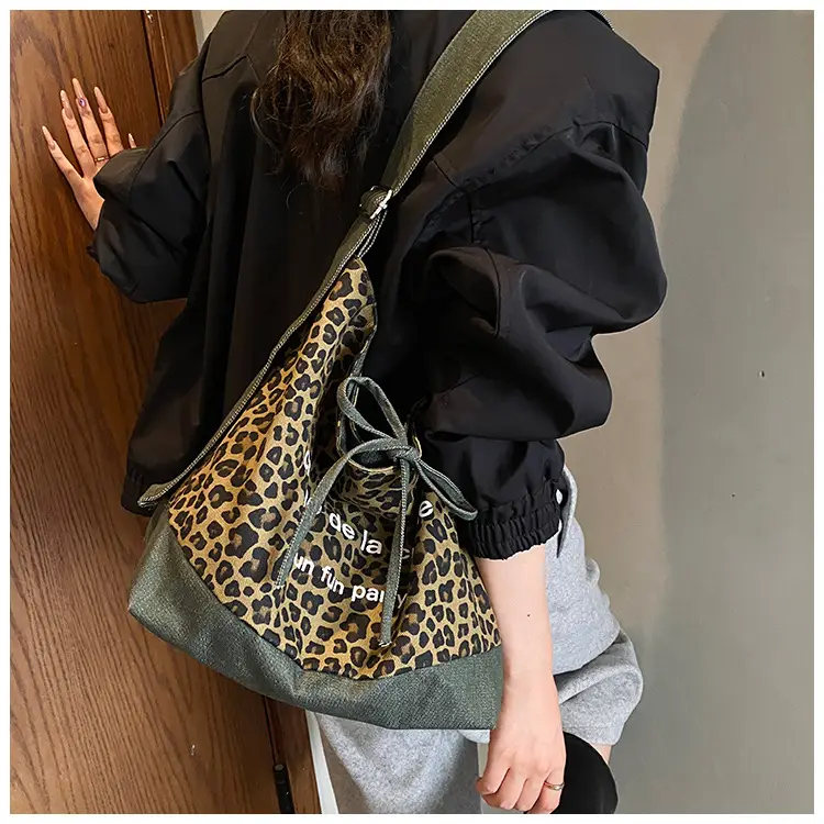 New Korean Style Leopard Print Denim Shoulder Bag — feature 5