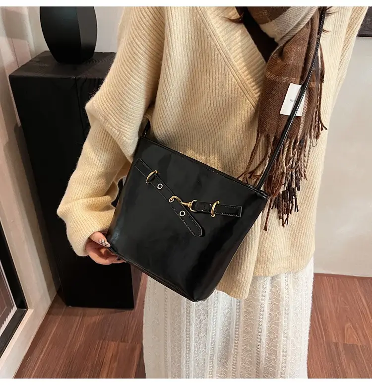 Retro Textured Crossbody Bag Women 2025 New — feature 18