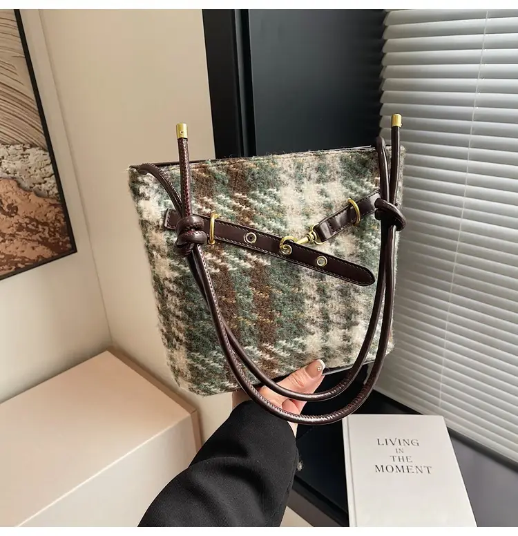 Retro Textured Crossbody Bag Women 2025 New — feature 20