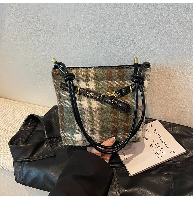Retro Textured Crossbody Bag Women 2025 New — feature 23