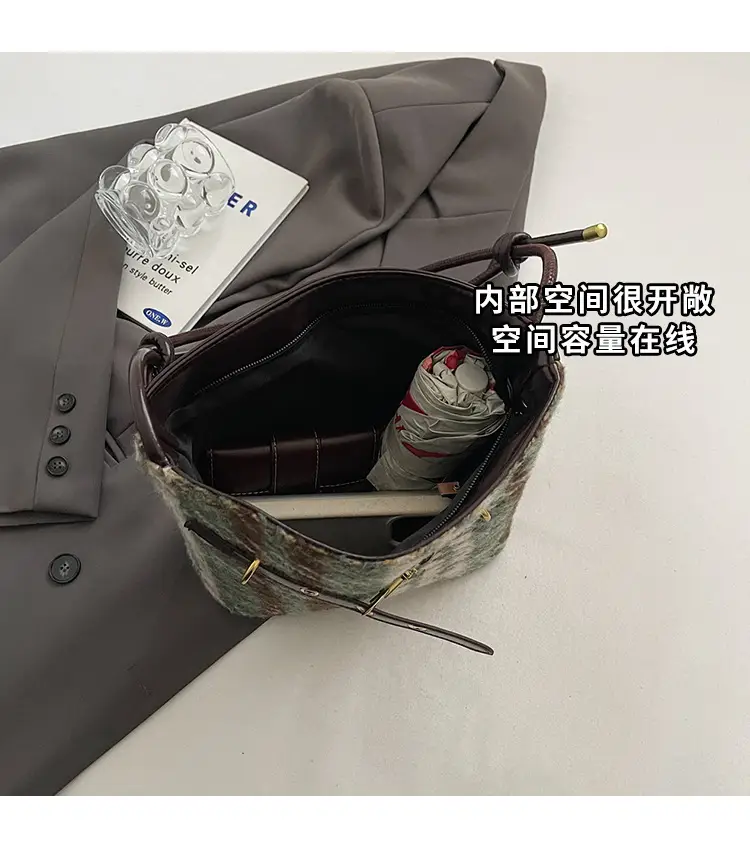 Retro Textured Crossbody Bag Women 2025 New — feature 7