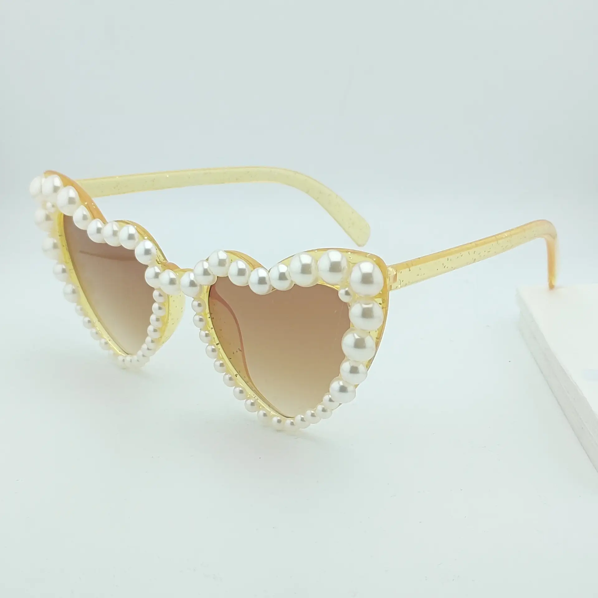 Women's Heart Pearl Sunglasses Summer Glasses - Image 4