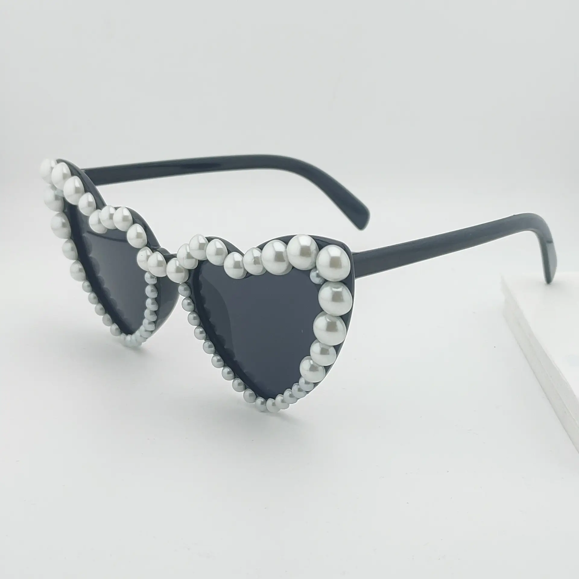 Women's Heart Pearl Sunglasses Summer Glasses - Image 8