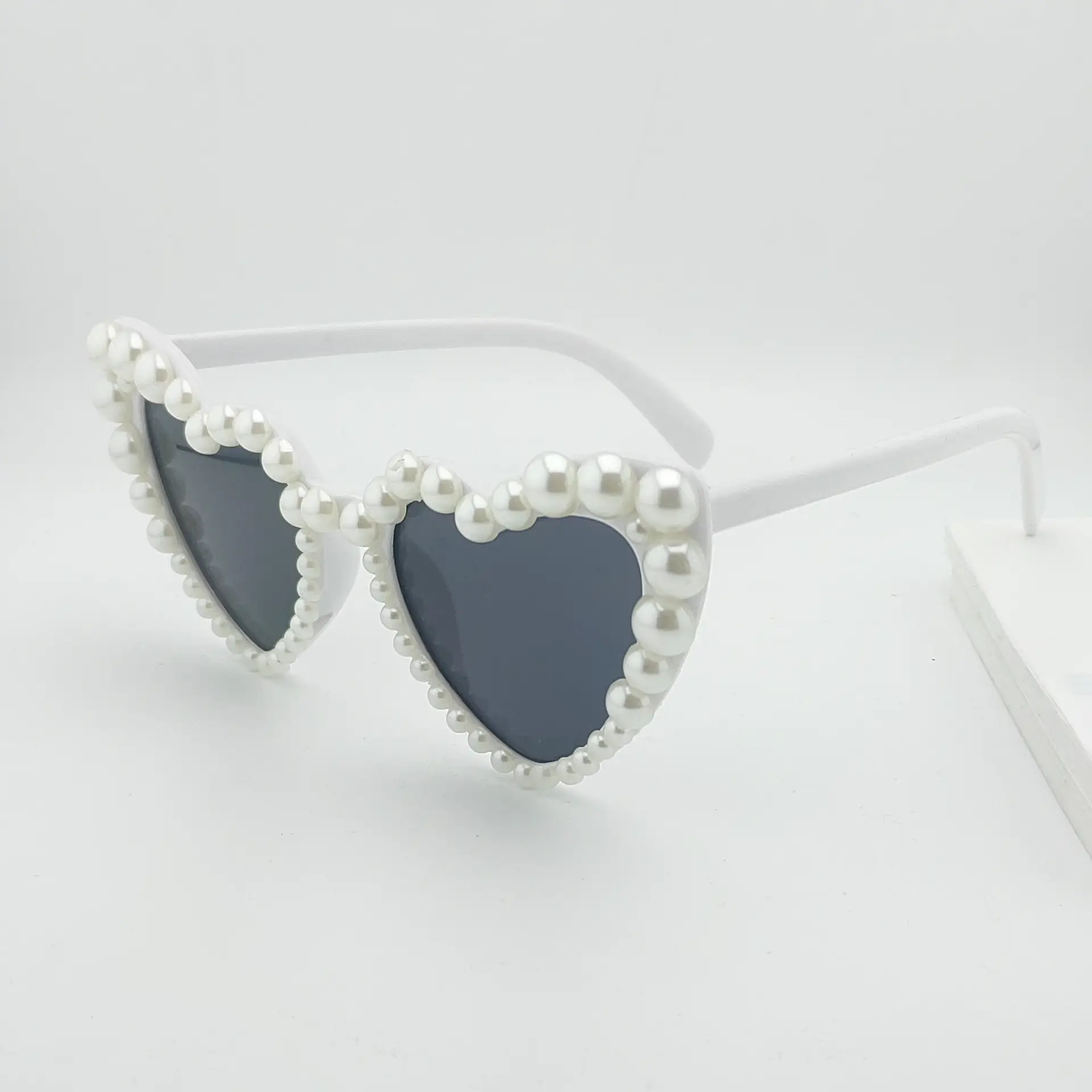 Women's Heart Pearl Sunglasses Summer Glasses - Image 9