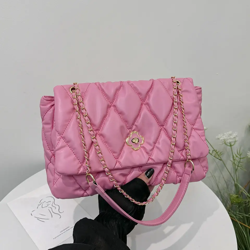 White Quilted Chain Shoulder Bag for Women 2025 — feature 14