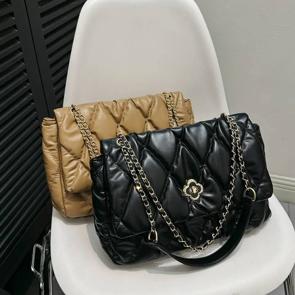 White Quilted Chain Shoulder Bag for Women 2025 — feature 18