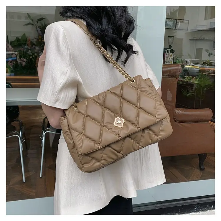 White Quilted Chain Shoulder Bag for Women 2025 — feature 25