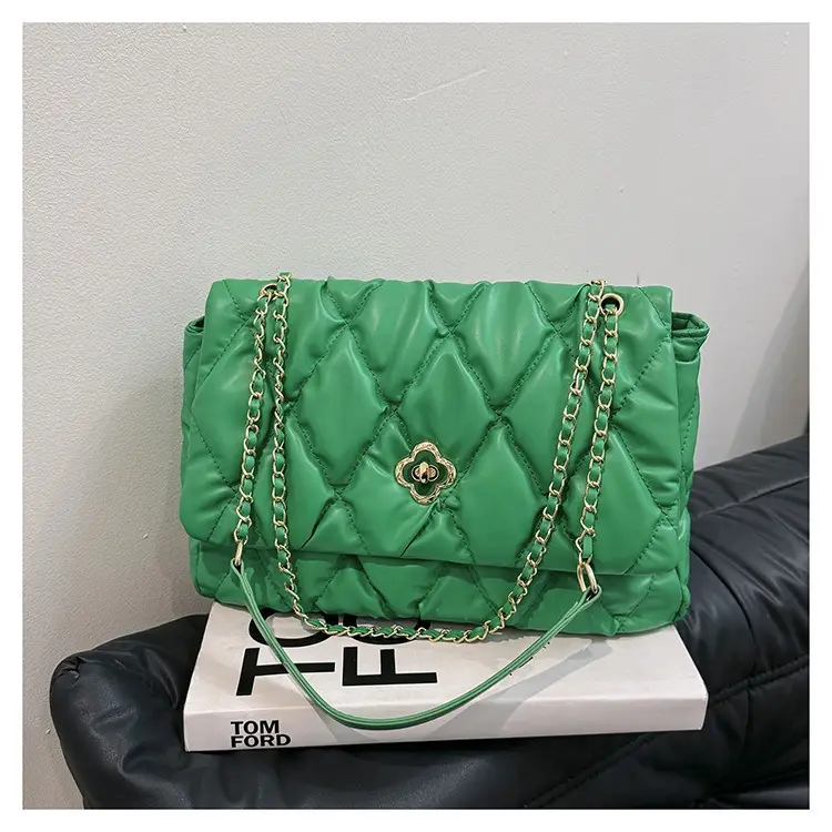White Quilted Chain Shoulder Bag for Women 2025 — feature 32