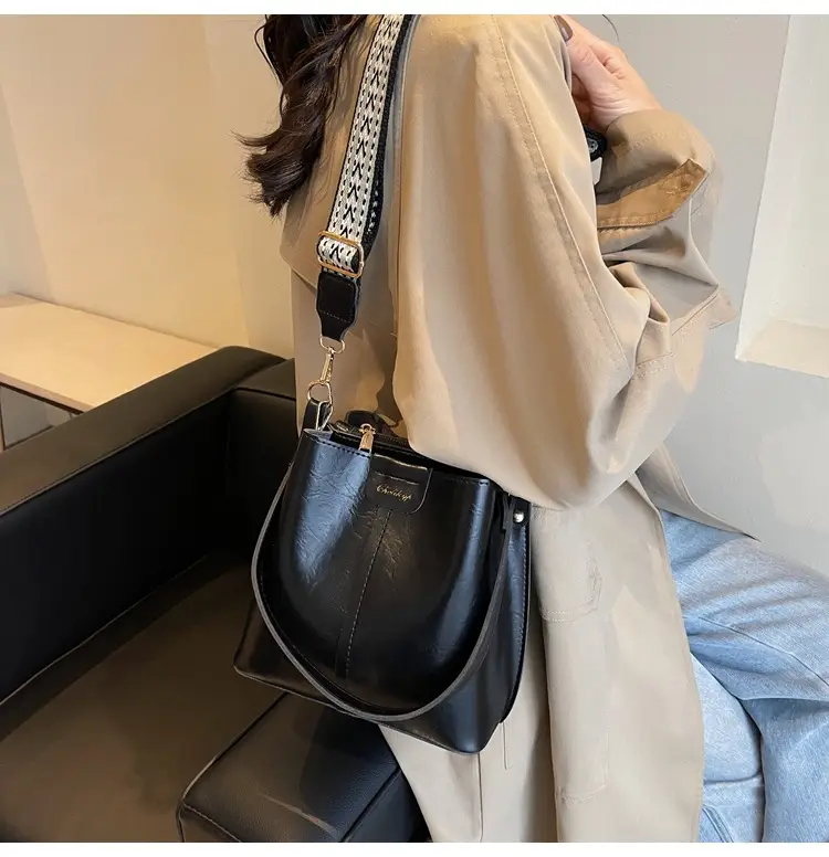 Women's Crossbody Bag Brown Leather 2025 — feature 11